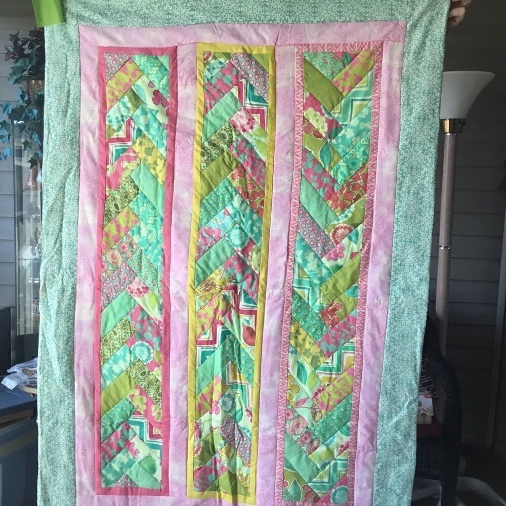 Handmade Quilt. Spring Pinks and Greens Braided - Picture 2 of 16